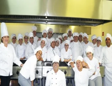 Estudantes de Gastronomia da USC tm aula prtica de Cozinha Europeia