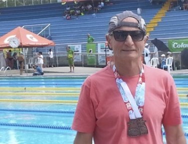 Professor da USC chega à marca de 1000 medalhas conquistadas na carreira de nadador