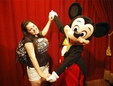 Estudante do curso de Terapia Ocupacional da USC realizar� interc�mbio na Disney