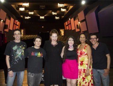 USC Cultural recebeu a pianista Karin Fernandes