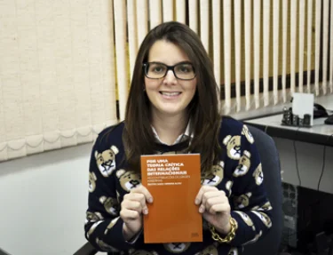 Professora da USC lana livro sobre teoria crtica das Relaes Internacionais