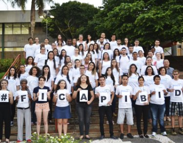 Concentração de estudantes bolsistas do PIBID