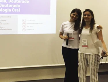 Professora e estudante do curso de Odontologia da USC participam do 3 Dia do Acadmico