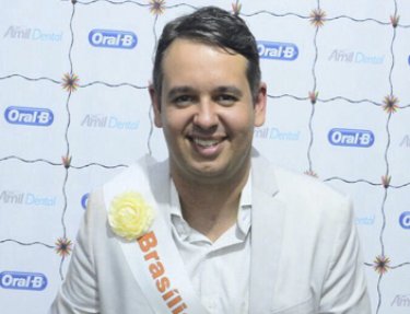 Egresso da USC � eleito o melhor dentista do mundo