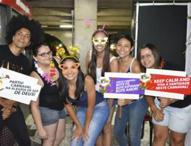 Estudantes participam da “ Folia do Bem ” na USC