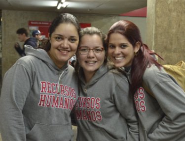 Pastoral da Universidade realizou a��o em homenagem ao Dia do Sorriso