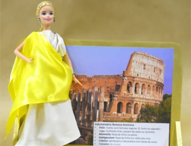 Estudantes desenvolvem o projeto “Cronologia da Moda”