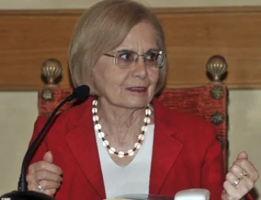 Angela Ales Bello ministrar atividades em So Paulo