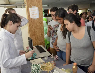 Feira orienta estudantes para a escolha da profisso