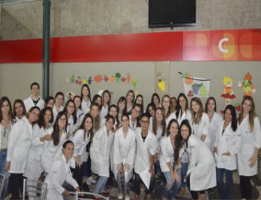 Estudantes de Nutrição orientam usqueanos sobre as escolhas alimentares