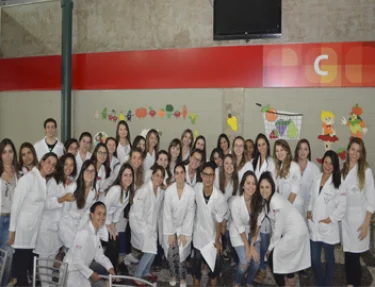 Estudantes de Nutrio orientam usqueanos sobre as escolhas alimentares