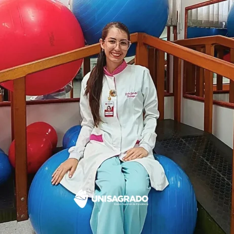 Egressa de Fisioterapia do UNISAGRADO vai atuar no Hospital Perlatti, em Ja�