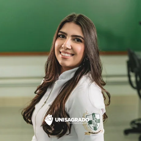Egressa de Biomedicina do UNISAGRADO conquista espa�o no mercado e atua em laborat�rio de refer�ncia na regi�o