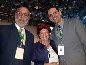 Professores Mário Vedovello Filho (presidente da mesa-redonda), Maria Eduina da Silveira (coordenadora do evento) e Mauricio A. Cardoso (USC)